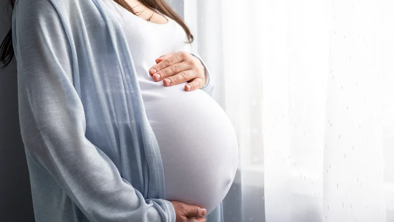 Чому під час вагітності з’являються жовті вагінальні виділення?